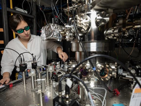Researcher tests improved vacuum chamber