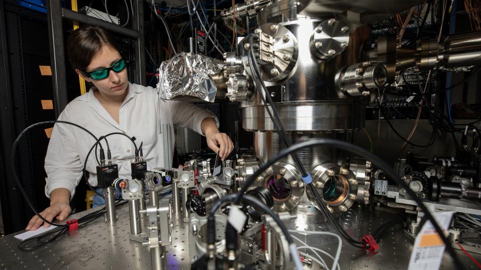 Researcher tests improved vacuum chamber